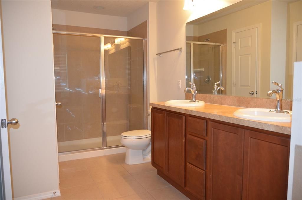 For Rent: $2,200 (3 beds, 2 baths, 1572 Square Feet)