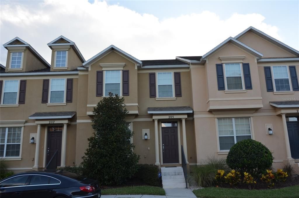 For Rent: $2,200 (3 beds, 2 baths, 1572 Square Feet)