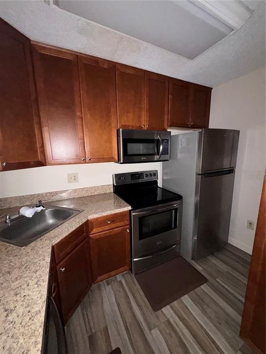 В аренду: $1,700 (2 спален, 2 ванн, 979 Квадратных фут)