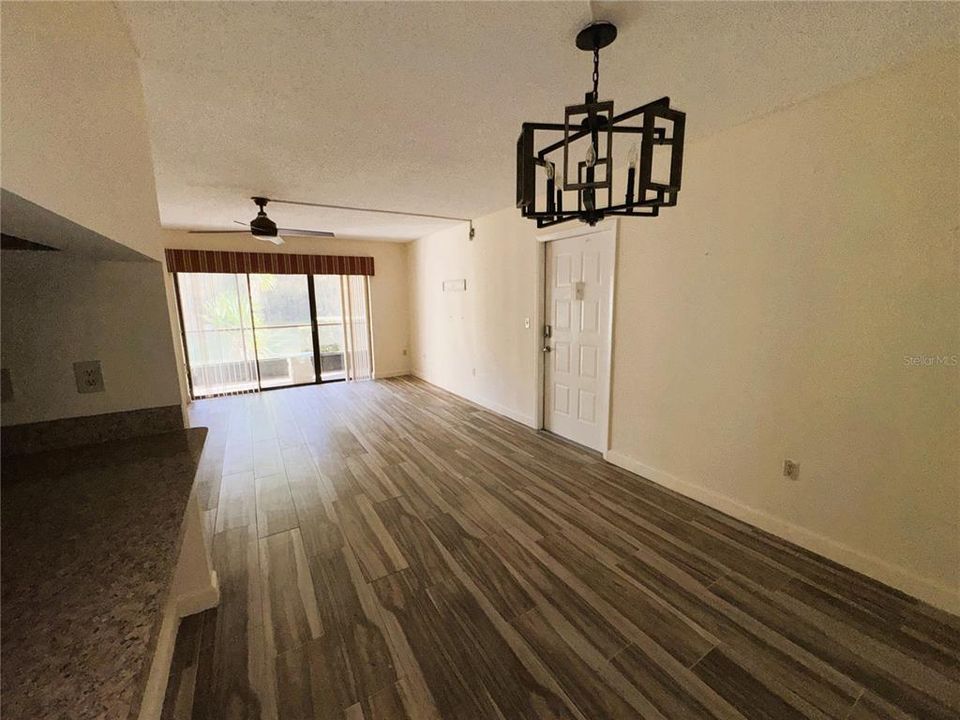 В аренду: $1,700 (2 спален, 2 ванн, 979 Квадратных фут)