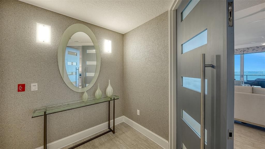 Под контрактом: $2,000,000 (3 спален, 2 ванн, 2550 Квадратных фут)