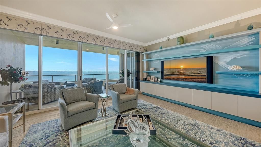 Под контрактом: $2,000,000 (3 спален, 2 ванн, 2550 Квадратных фут)