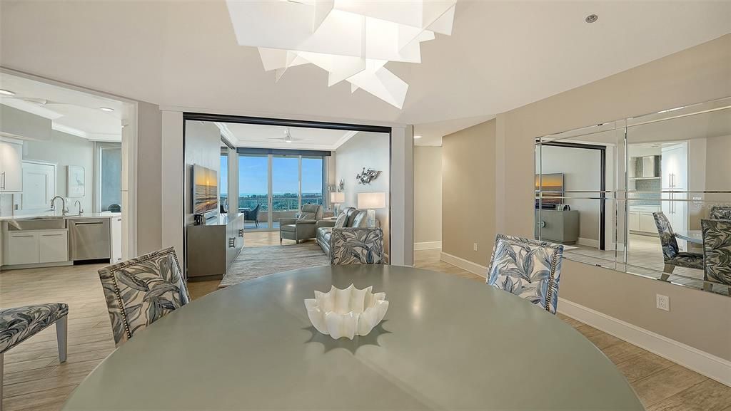 Под контрактом: $2,000,000 (3 спален, 2 ванн, 2550 Квадратных фут)