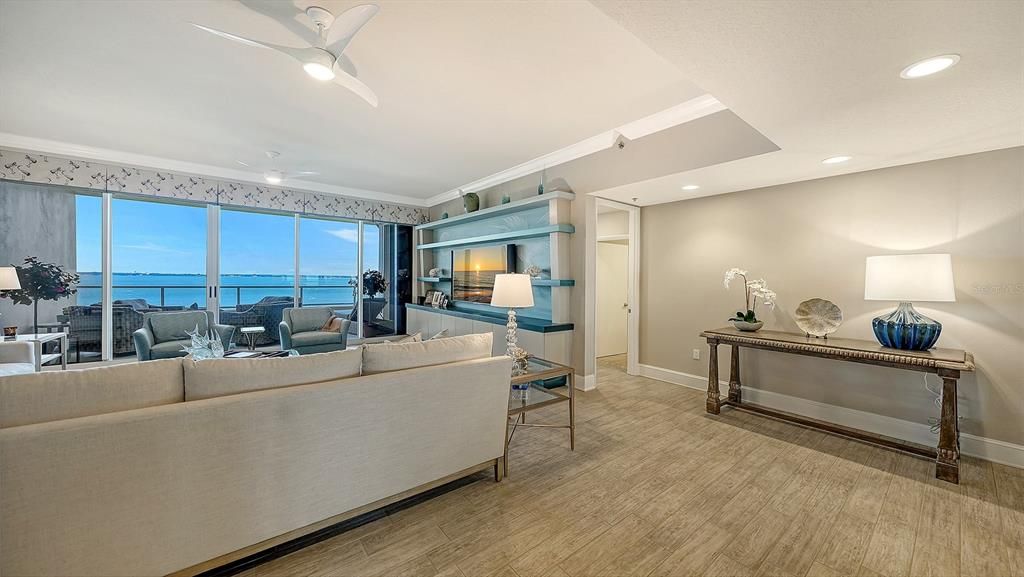 Под контрактом: $2,000,000 (3 спален, 2 ванн, 2550 Квадратных фут)