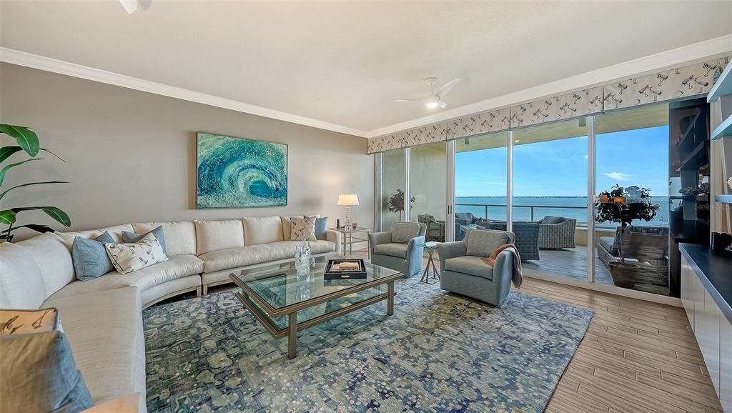 Под контрактом: $2,000,000 (3 спален, 2 ванн, 2550 Квадратных фут)