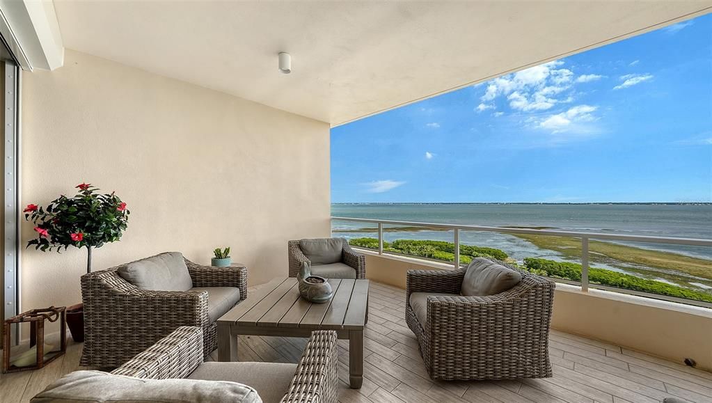 Под контрактом: $2,000,000 (3 спален, 2 ванн, 2550 Квадратных фут)