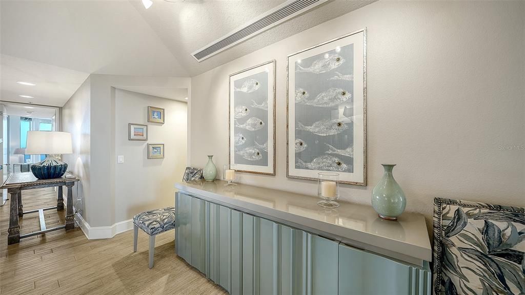 Под контрактом: $2,000,000 (3 спален, 2 ванн, 2550 Квадратных фут)