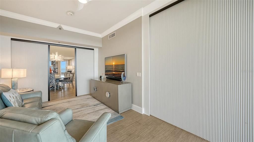 Под контрактом: $2,000,000 (3 спален, 2 ванн, 2550 Квадратных фут)