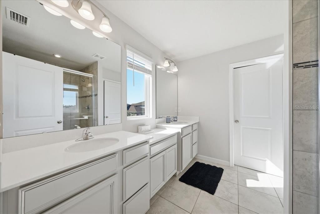 На продажу: $429,900 (5 спален, 3 ванн, 2370 Квадратных фут)