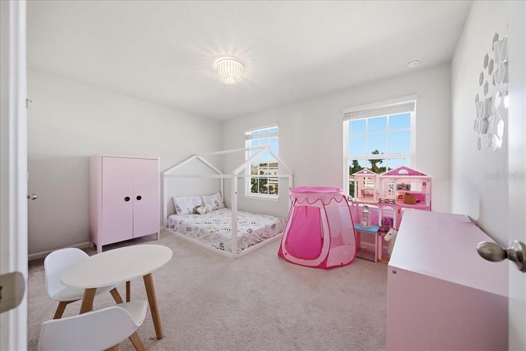 На продажу: $429,900 (5 спален, 3 ванн, 2370 Квадратных фут)