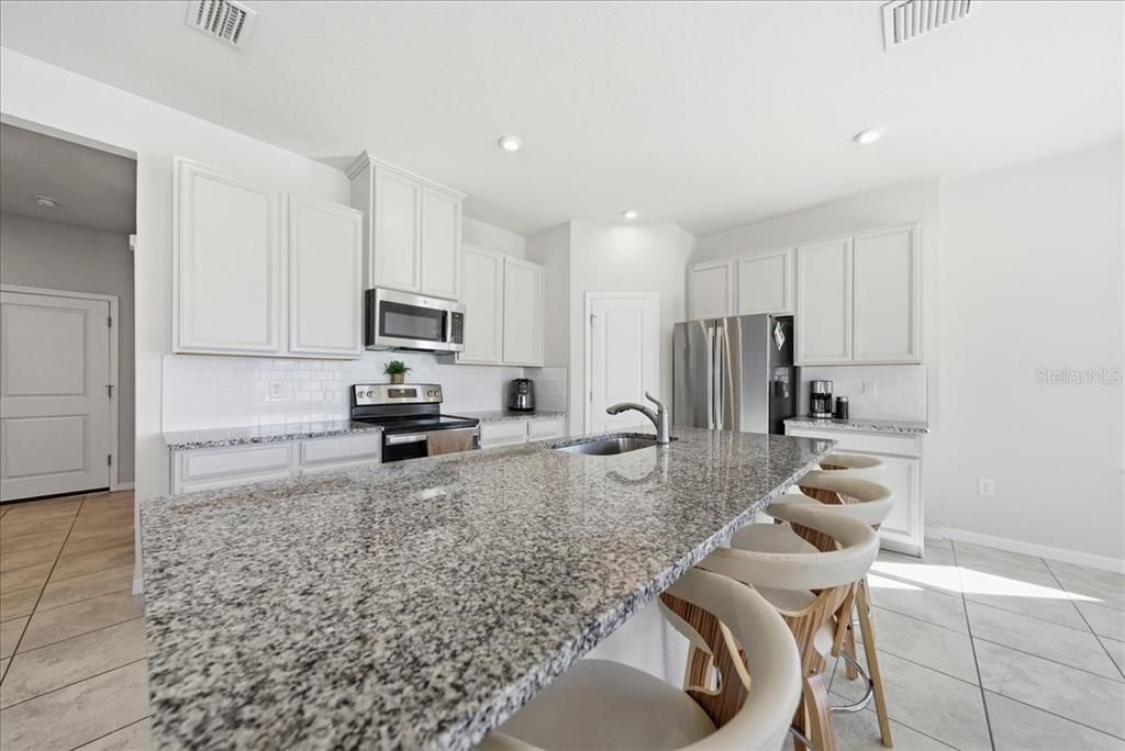 На продажу: $429,900 (5 спален, 3 ванн, 2370 Квадратных фут)