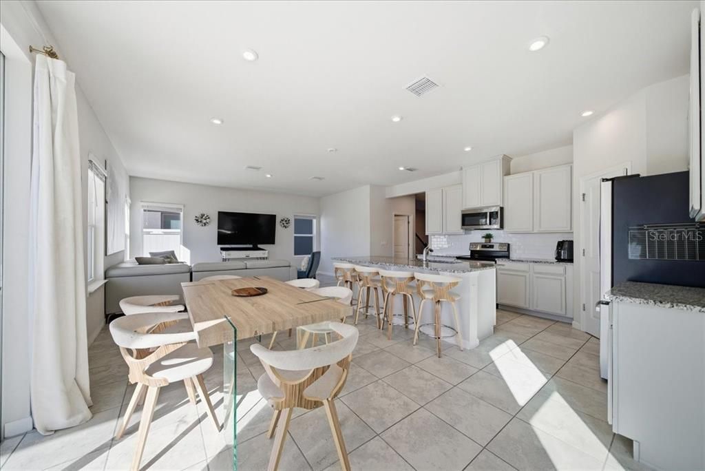 На продажу: $429,900 (5 спален, 3 ванн, 2370 Квадратных фут)