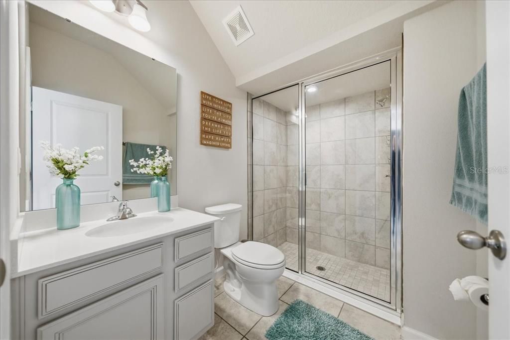 На продажу: $429,900 (5 спален, 3 ванн, 2370 Квадратных фут)