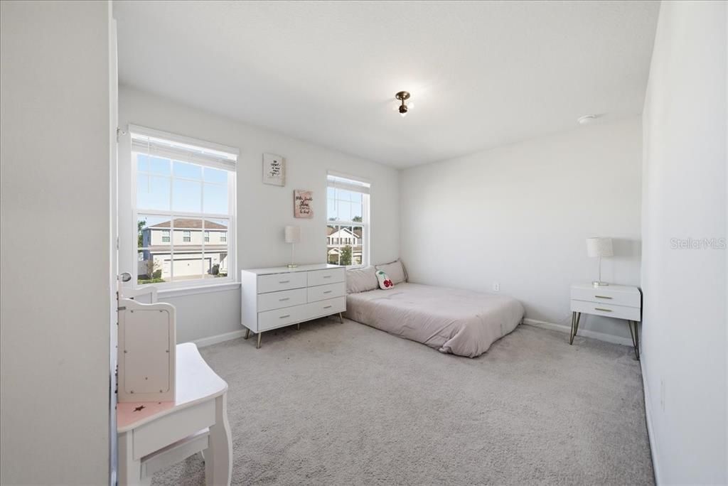 На продажу: $429,900 (5 спален, 3 ванн, 2370 Квадратных фут)