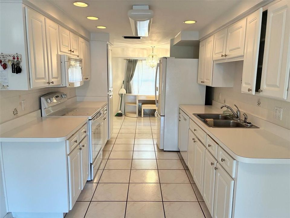 For Sale: $394,000 (2 beds, 2 baths, 1839 Square Feet)