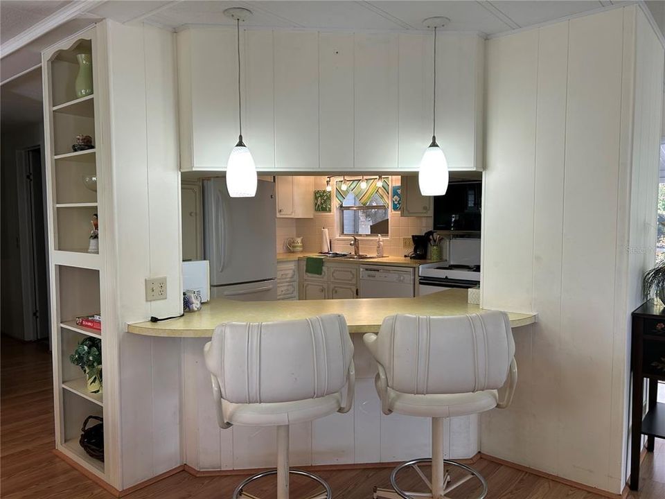 For Sale: $199,900 (2 beds, 2 baths, 816 Square Feet)