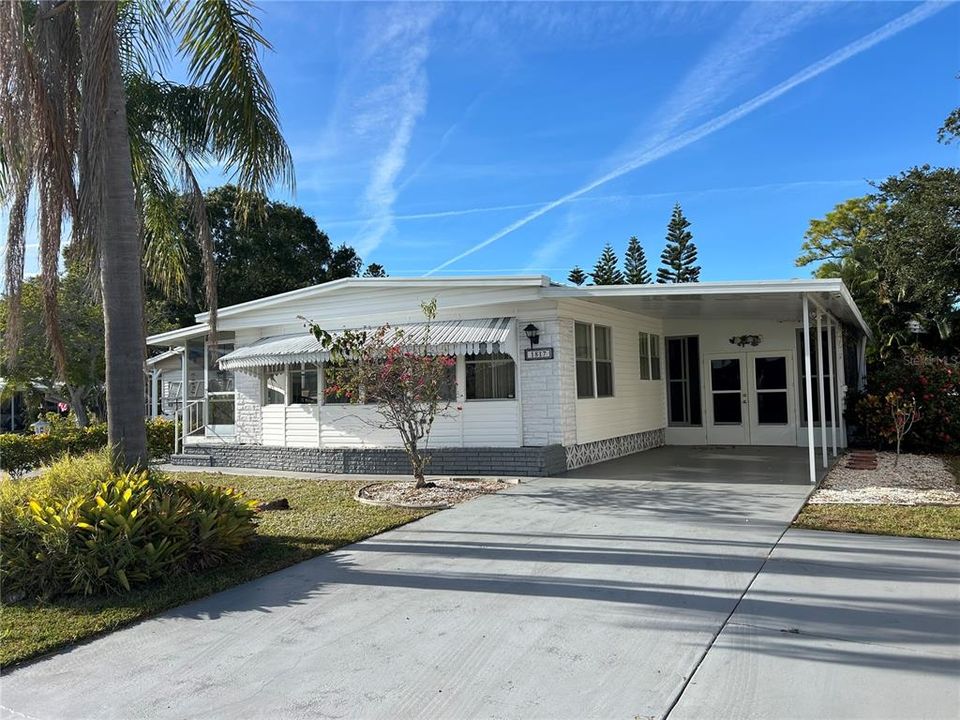 For Sale: $199,900 (2 beds, 2 baths, 816 Square Feet)