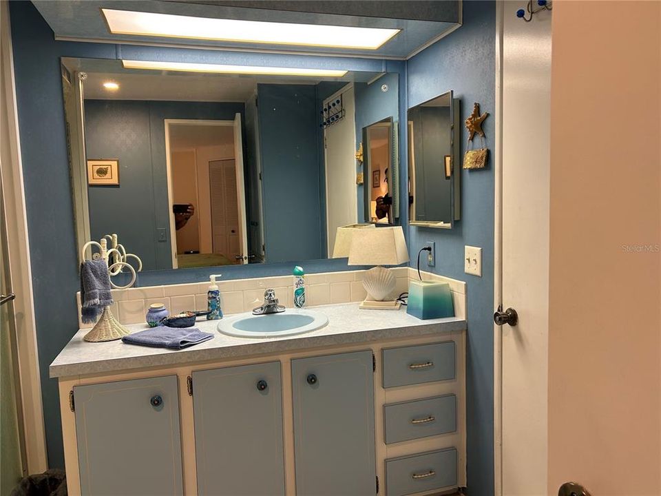 For Sale: $199,900 (2 beds, 2 baths, 816 Square Feet)