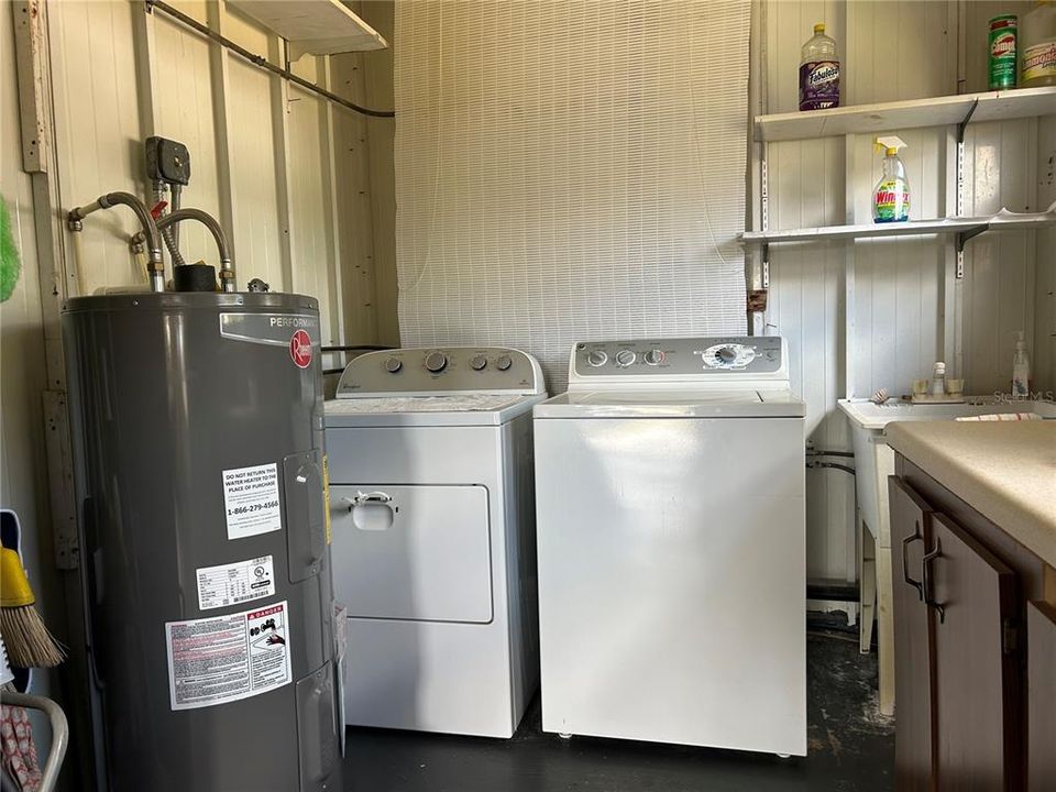 For Sale: $199,900 (2 beds, 2 baths, 816 Square Feet)