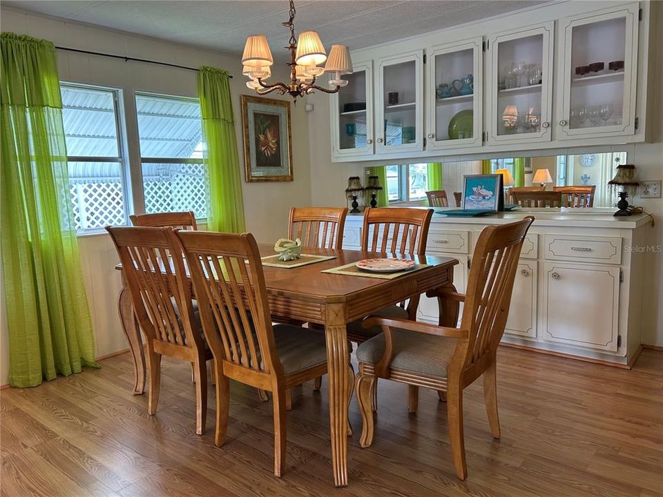 For Sale: $199,900 (2 beds, 2 baths, 816 Square Feet)