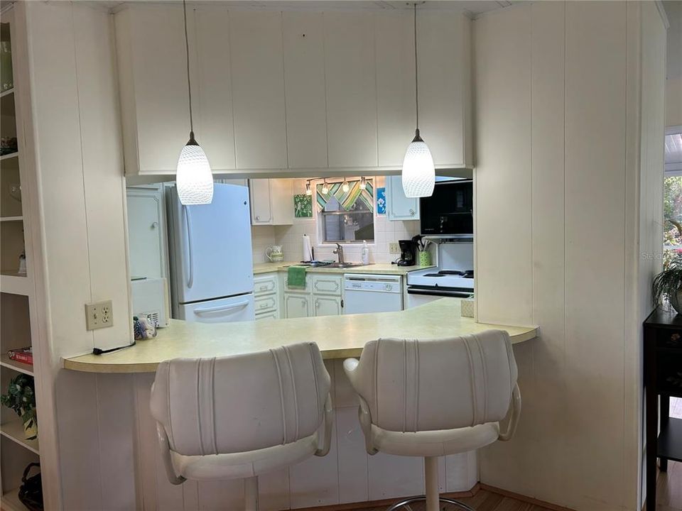 For Sale: $199,900 (2 beds, 2 baths, 816 Square Feet)