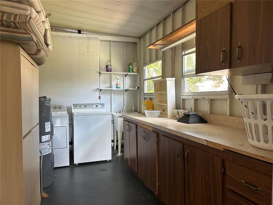 For Sale: $199,900 (2 beds, 2 baths, 816 Square Feet)
