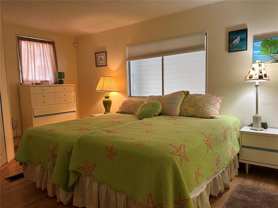 For Sale: $199,900 (2 beds, 2 baths, 816 Square Feet)