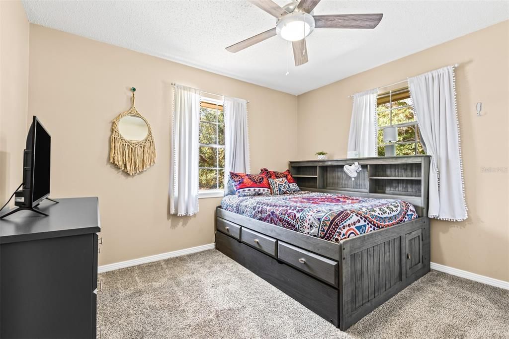 待售: $265,000 (3 贝兹, 2 浴室, 1365 平方英尺)