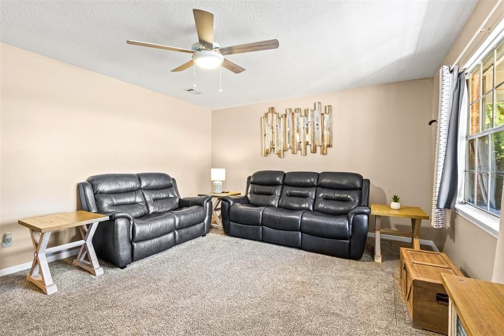 待售: $265,000 (3 贝兹, 2 浴室, 1365 平方英尺)