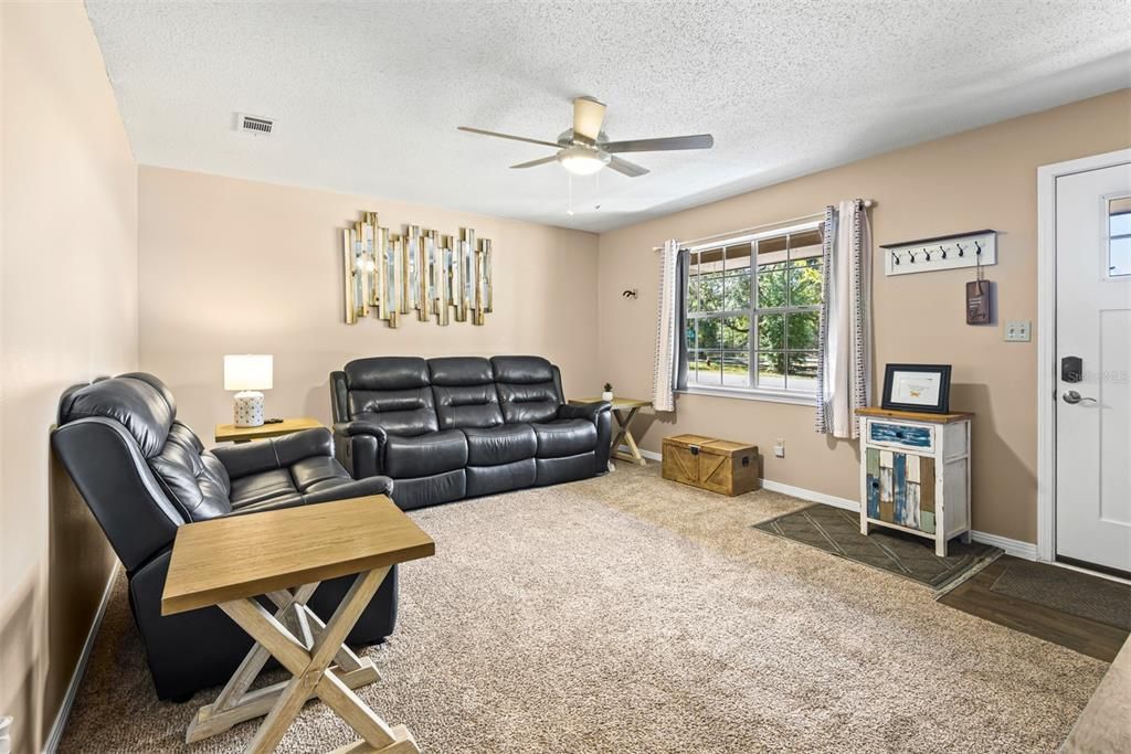 待售: $265,000 (3 贝兹, 2 浴室, 1365 平方英尺)