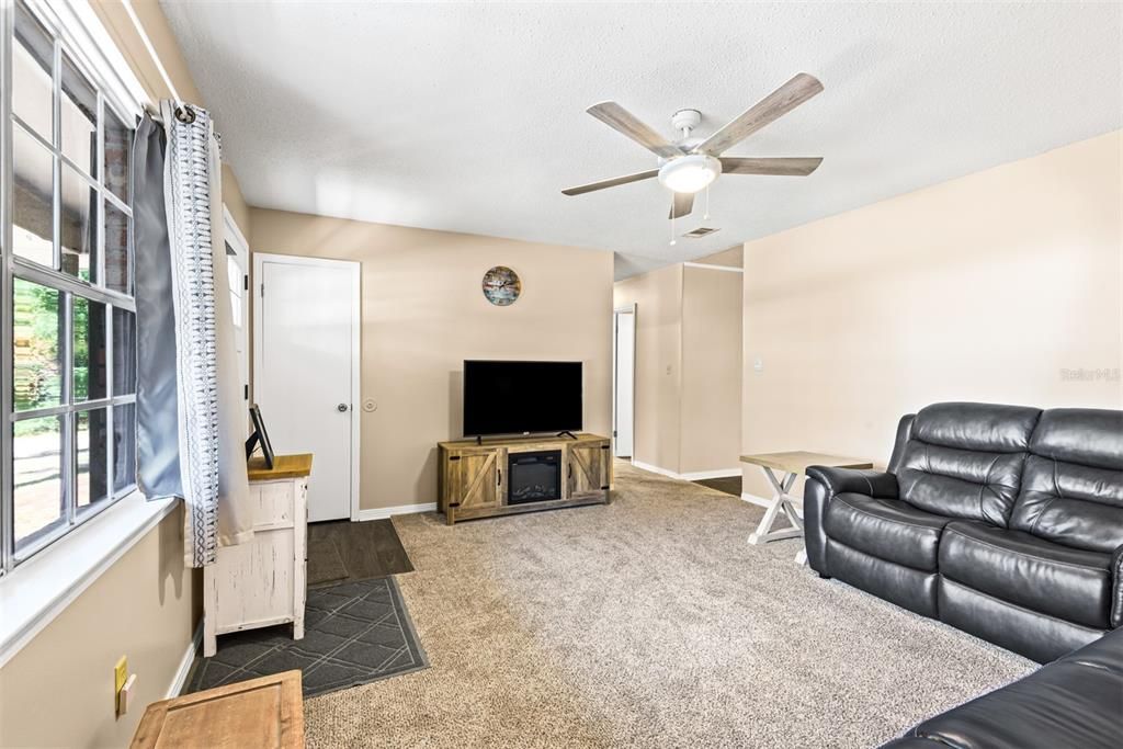 待售: $265,000 (3 贝兹, 2 浴室, 1365 平方英尺)