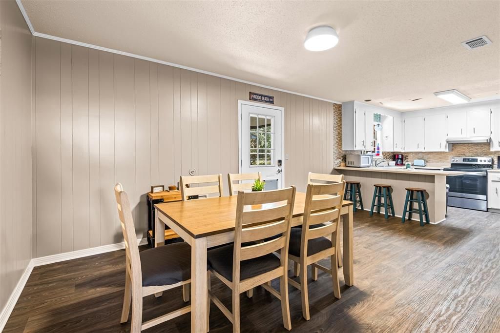 待售: $265,000 (3 贝兹, 2 浴室, 1365 平方英尺)