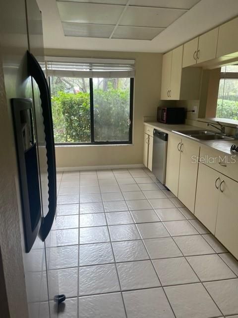 For Rent: $2,300 (2 beds, 2 baths, 1173 Square Feet)