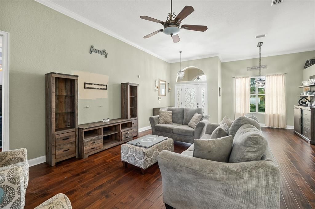 Active With Contract: $390,000 (3 beds, 2 baths, 1894 Square Feet)