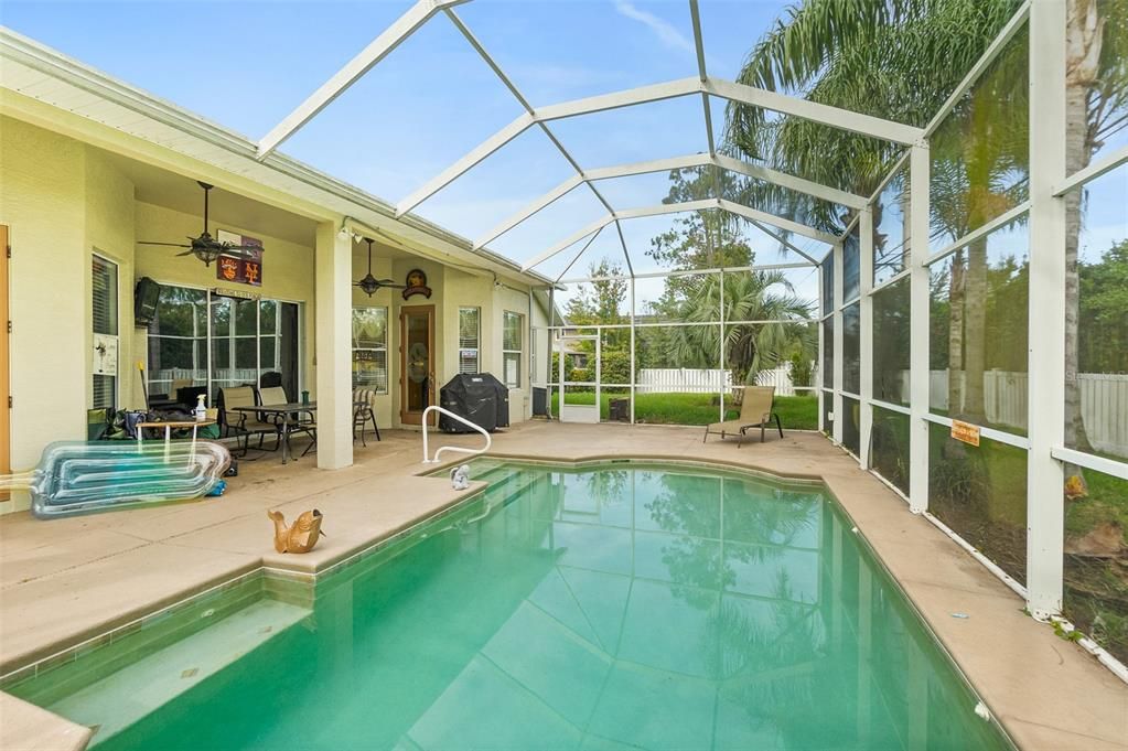 Active With Contract: $390,000 (3 beds, 2 baths, 1894 Square Feet)