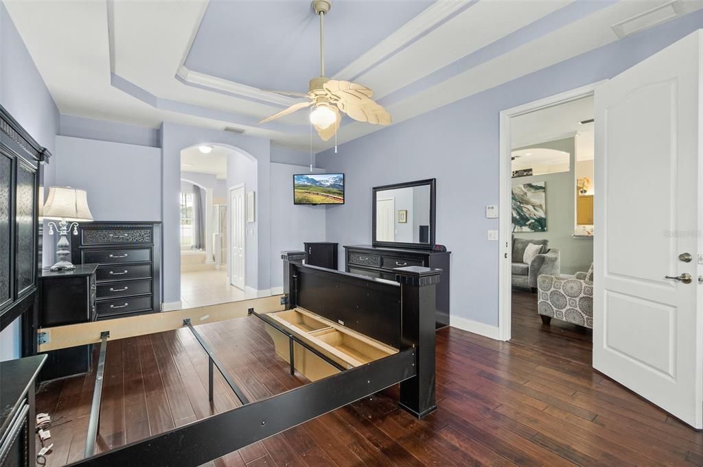 Active With Contract: $390,000 (3 beds, 2 baths, 1894 Square Feet)