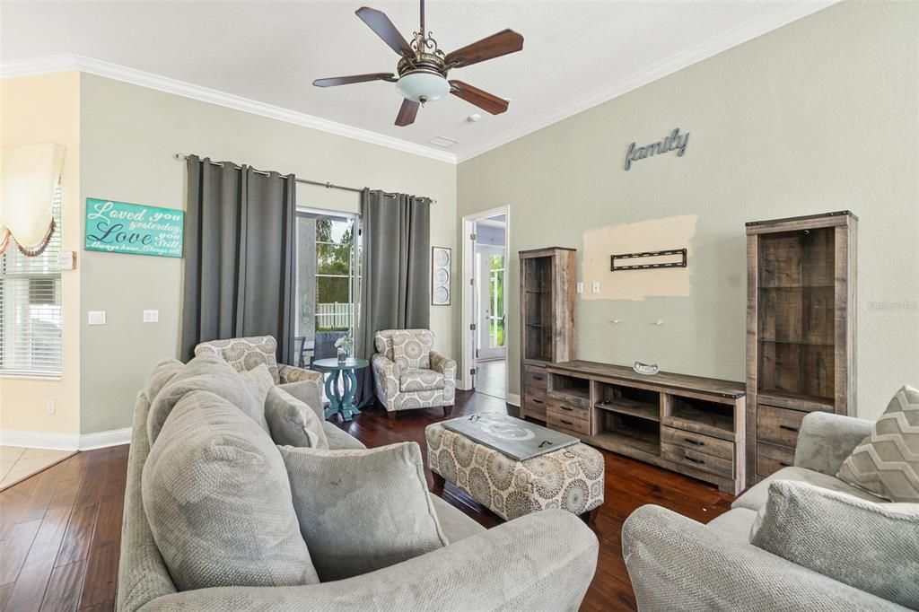 Active With Contract: $390,000 (3 beds, 2 baths, 1894 Square Feet)