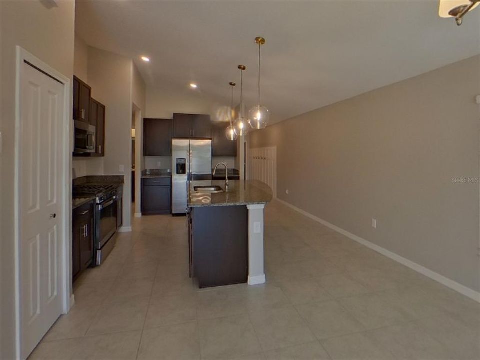 For Rent: $2,129 (3 beds, 2 baths, 1451 Square Feet)