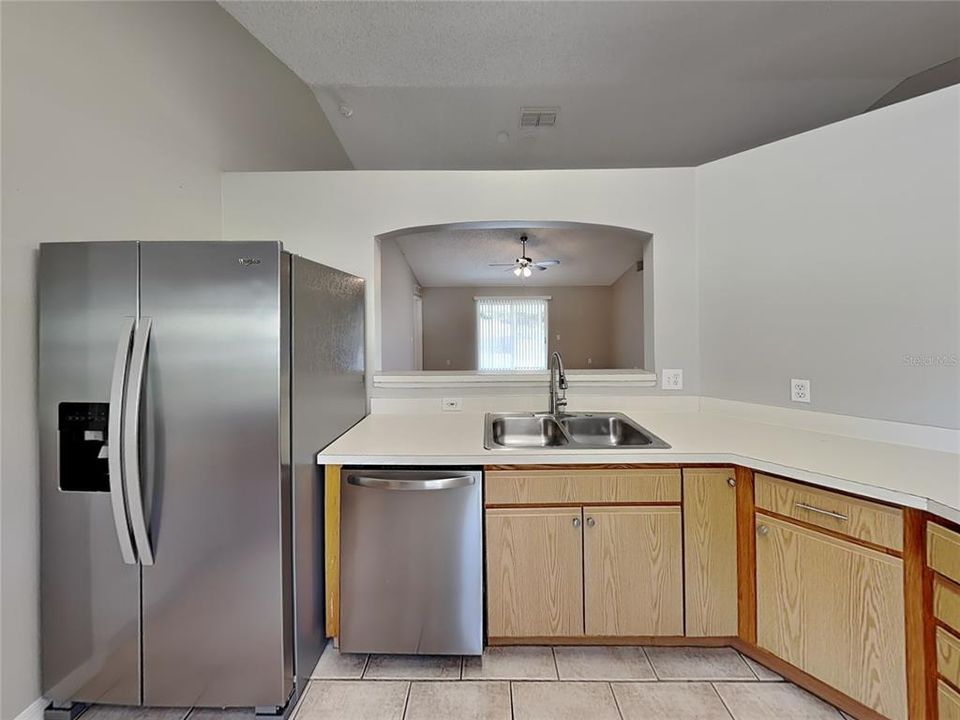 For Rent: $1,729 (3 beds, 2 baths, 1367 Square Feet)