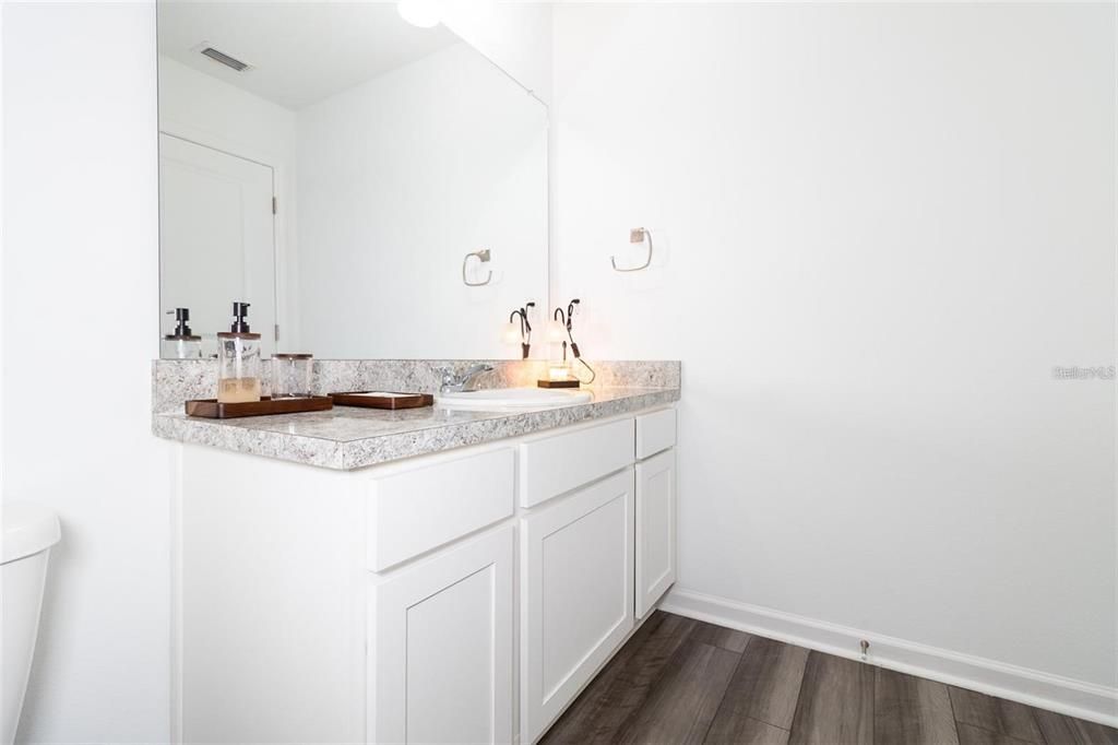 出租: $3,400 (4 贝兹, 2 浴室, 2406 平方英尺)