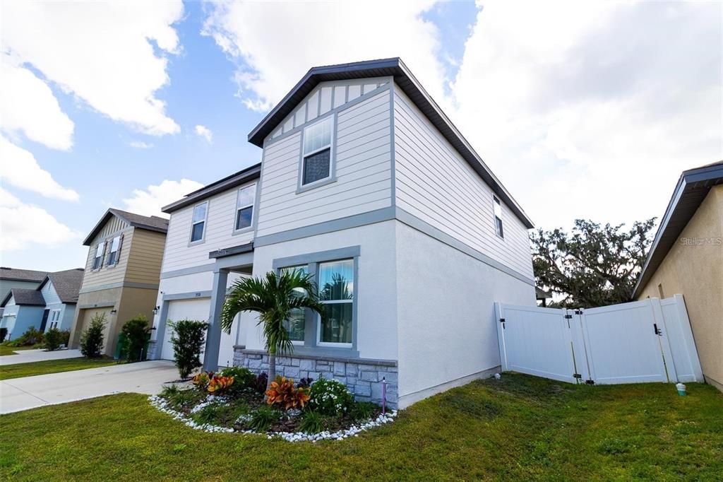 出租: $3,400 (4 贝兹, 2 浴室, 2406 平方英尺)