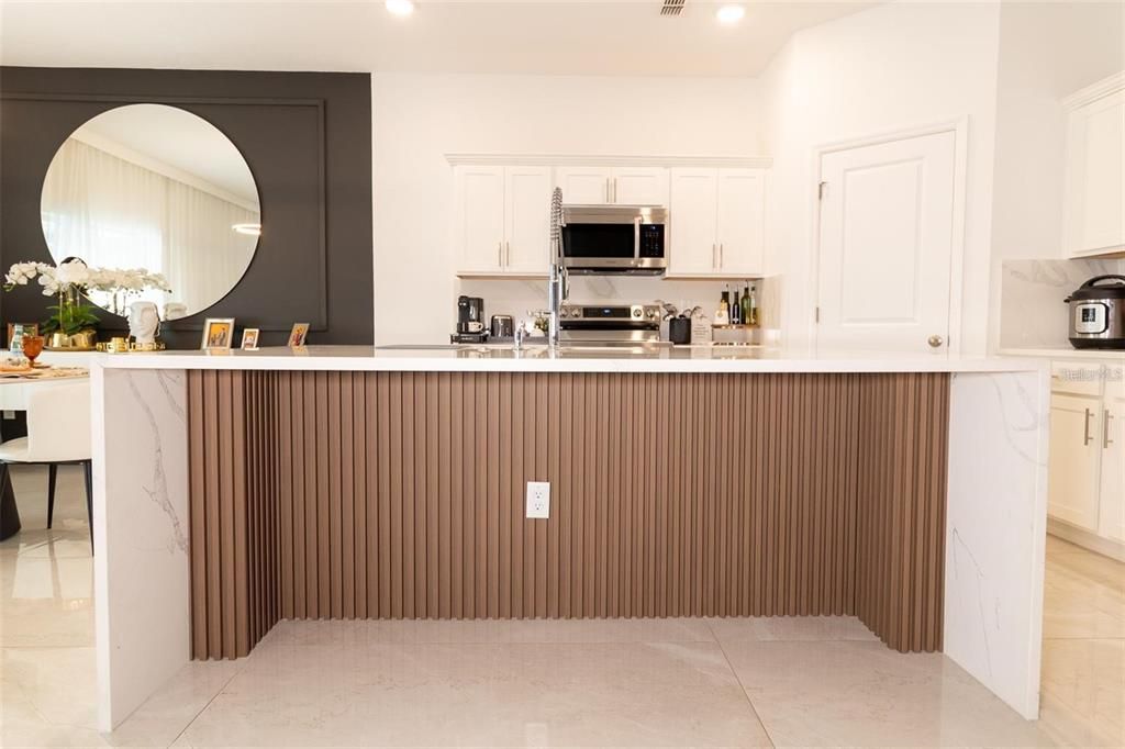 出租: $3,400 (4 贝兹, 2 浴室, 2406 平方英尺)