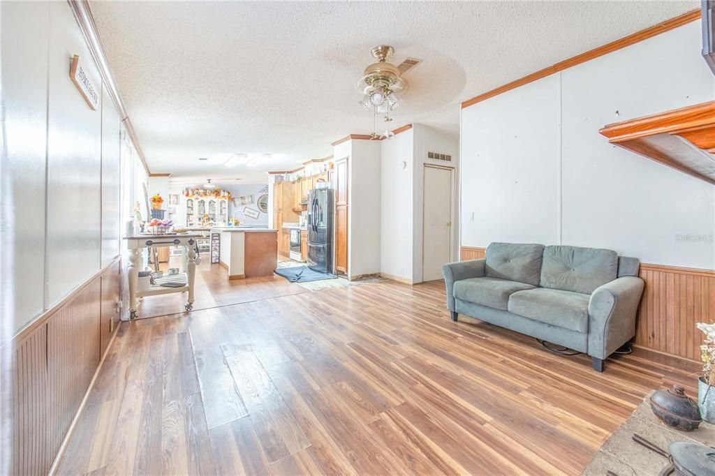 Activo con contrato: $189,000 (4 camas, 2 baños, 1836 Pies cuadrados)