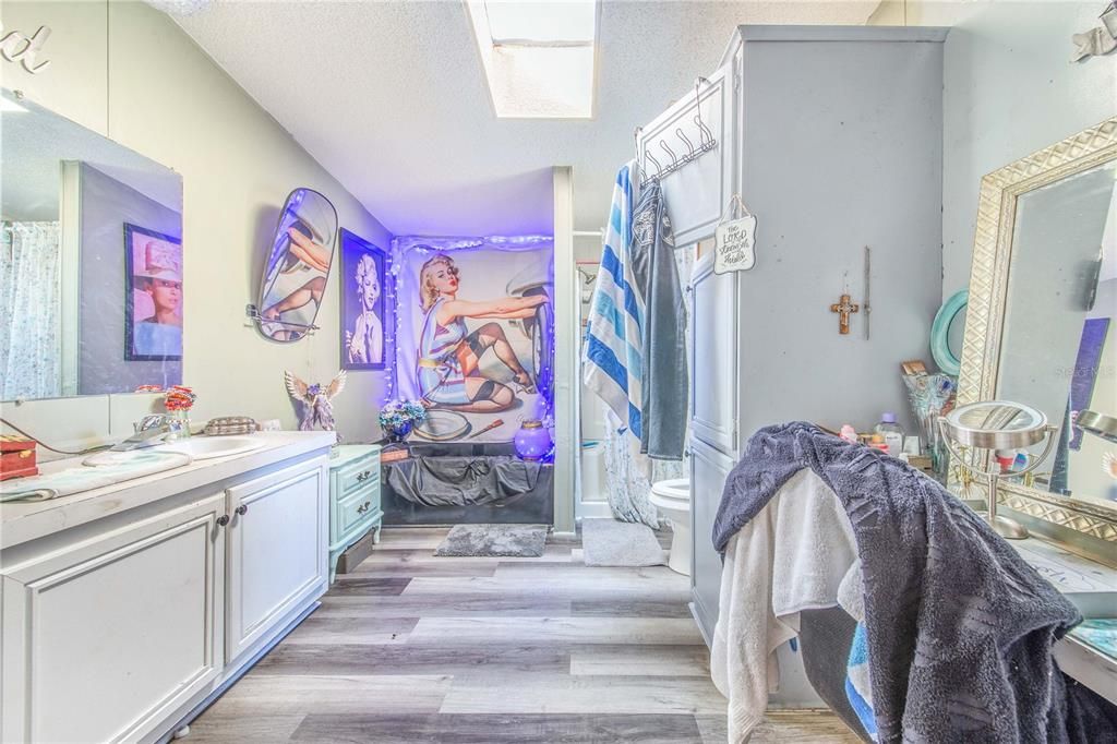 Activo con contrato: $189,000 (4 camas, 2 baños, 1836 Pies cuadrados)