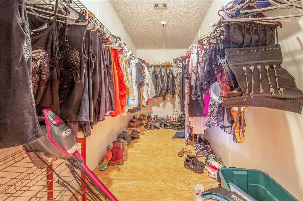 Activo con contrato: $189,000 (4 camas, 2 baños, 1836 Pies cuadrados)