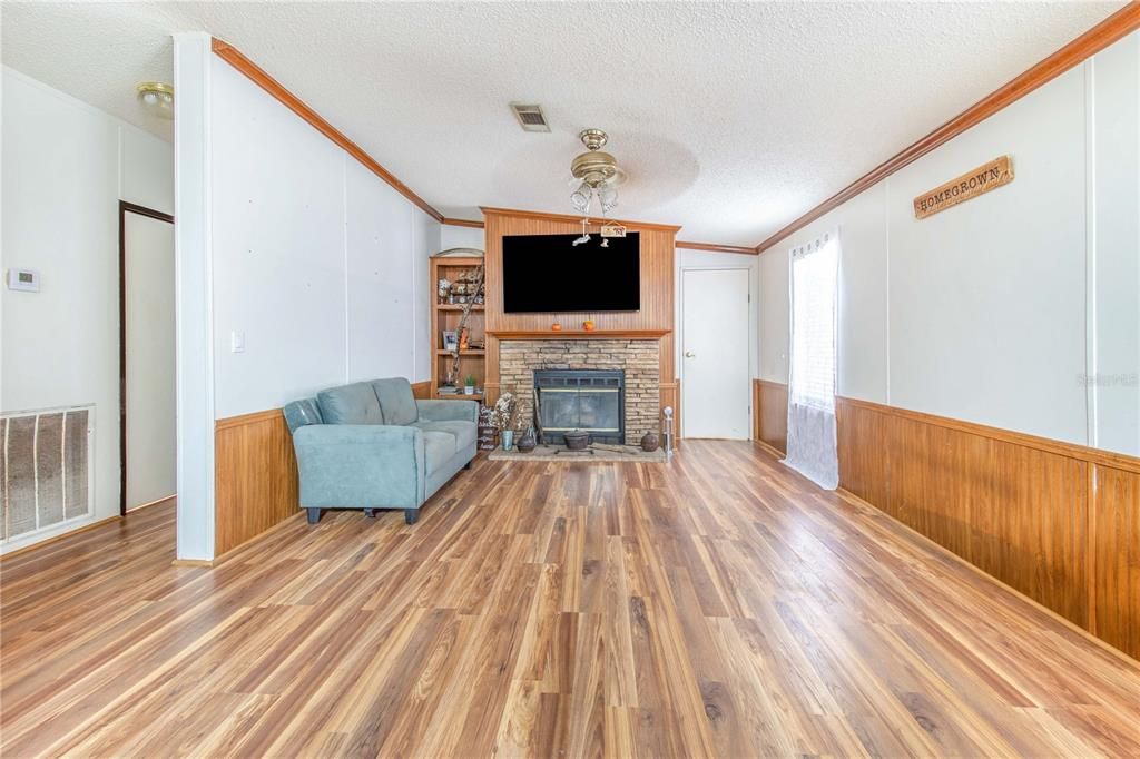 Activo con contrato: $189,000 (4 camas, 2 baños, 1836 Pies cuadrados)