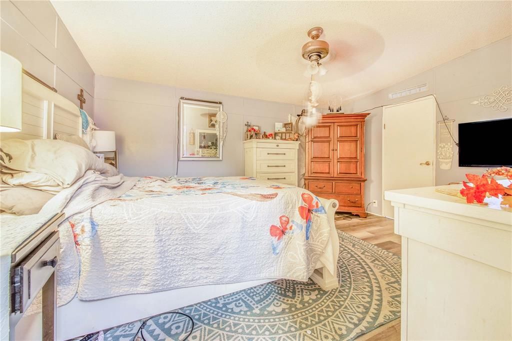 Activo con contrato: $189,000 (4 camas, 2 baños, 1836 Pies cuadrados)