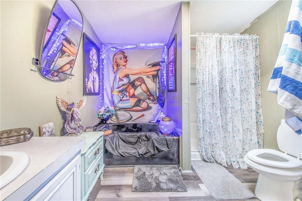 Activo con contrato: $189,000 (4 camas, 2 baños, 1836 Pies cuadrados)