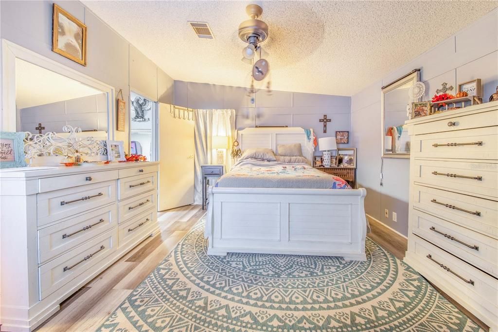 Activo con contrato: $189,000 (4 camas, 2 baños, 1836 Pies cuadrados)