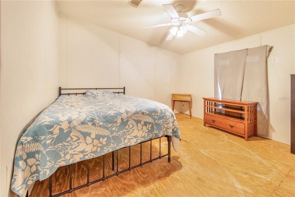 Activo con contrato: $189,000 (4 camas, 2 baños, 1836 Pies cuadrados)